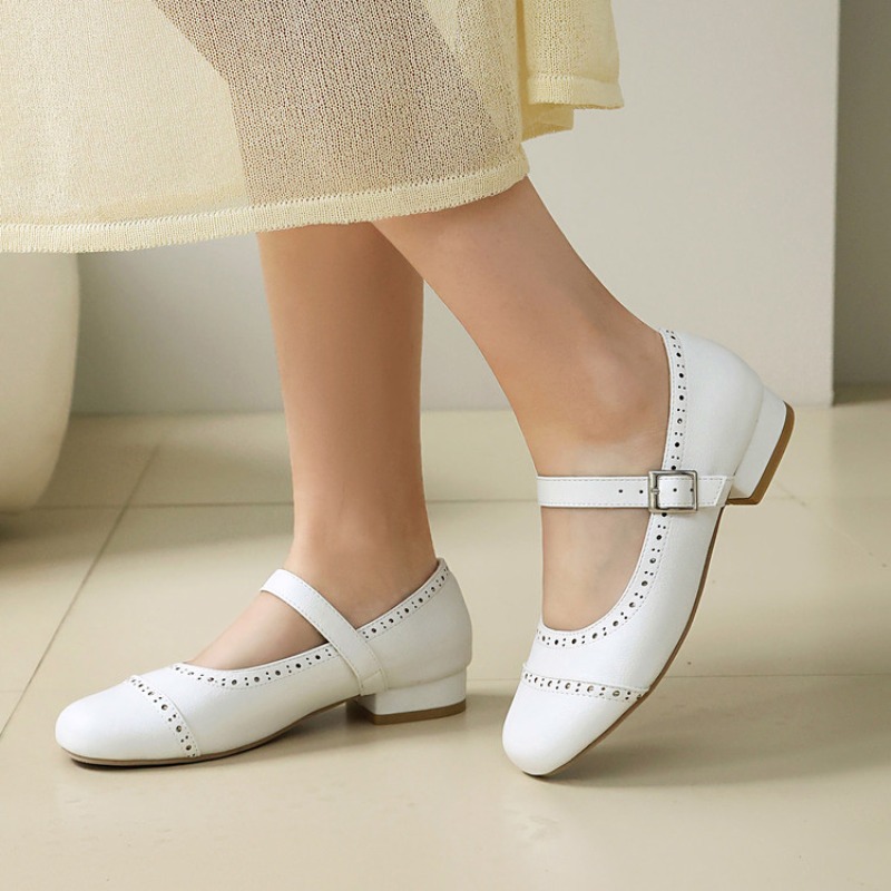 Street Fashion Shoes - Модные женские туфли на низком каблуке